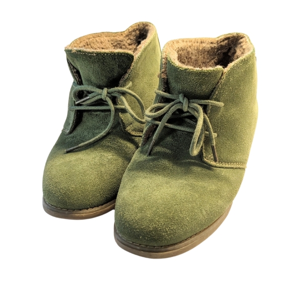 Eddie Bauer Shoes - Eddie Bauer Women’s Chukka Boots - Olive Suede Fur Lined Ankle Booties Size 9